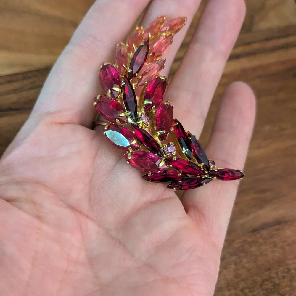 Vintage 60's Elegant Pink and Gold Women's Jewelry Brooch Clips Set - Picture 7 of 13